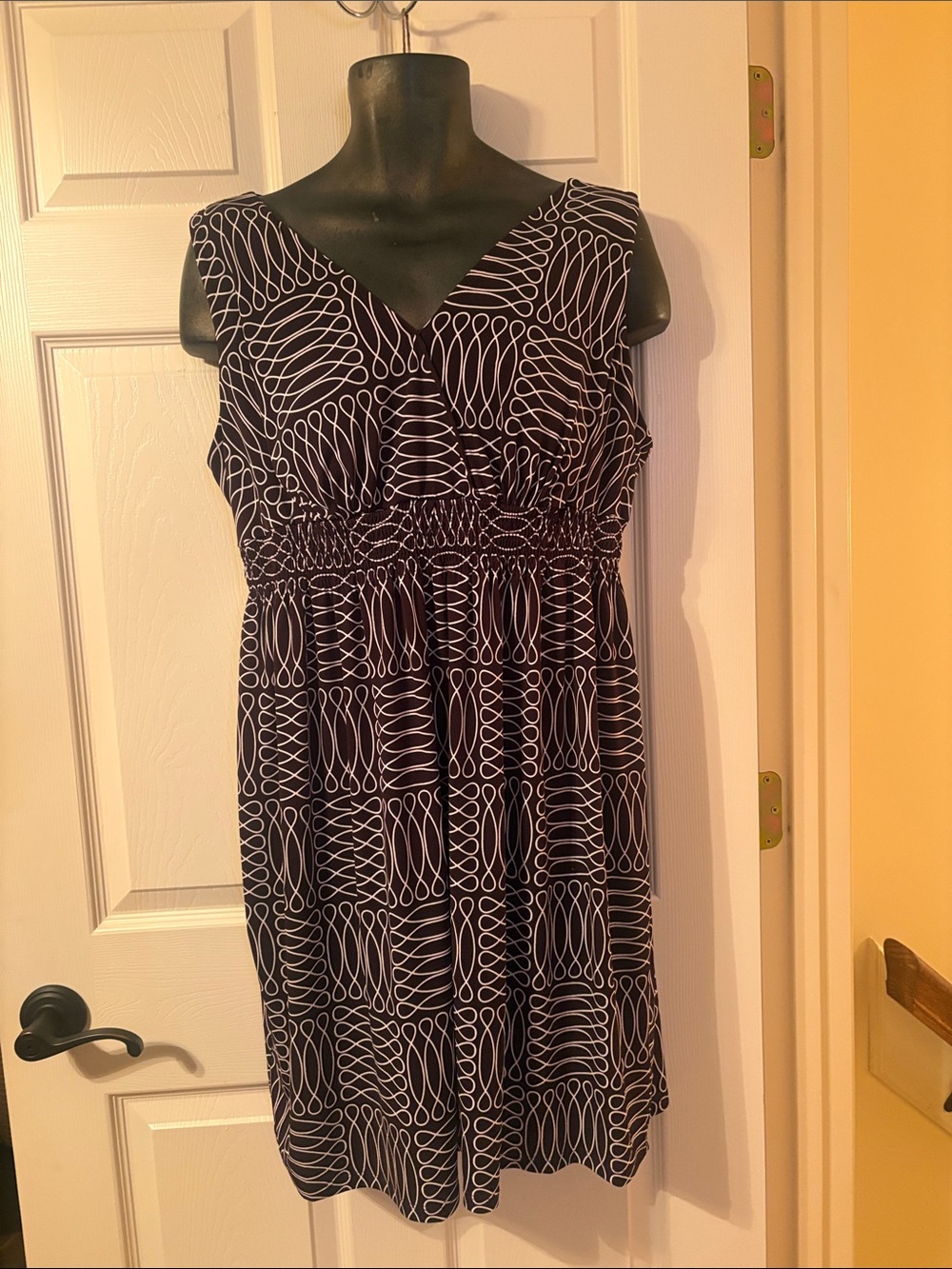 Enfocus Studio Black & White Sleeveless V-Neck Midi Dress